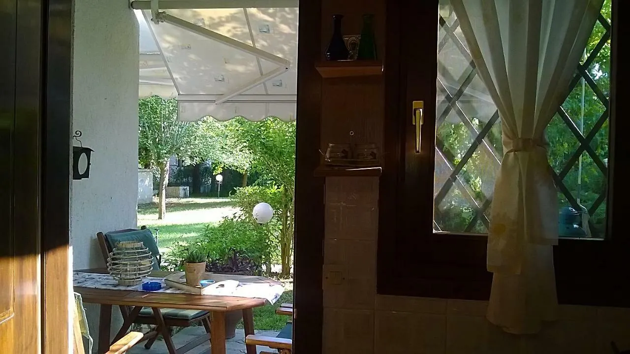 Beachside House Siviri 0*,