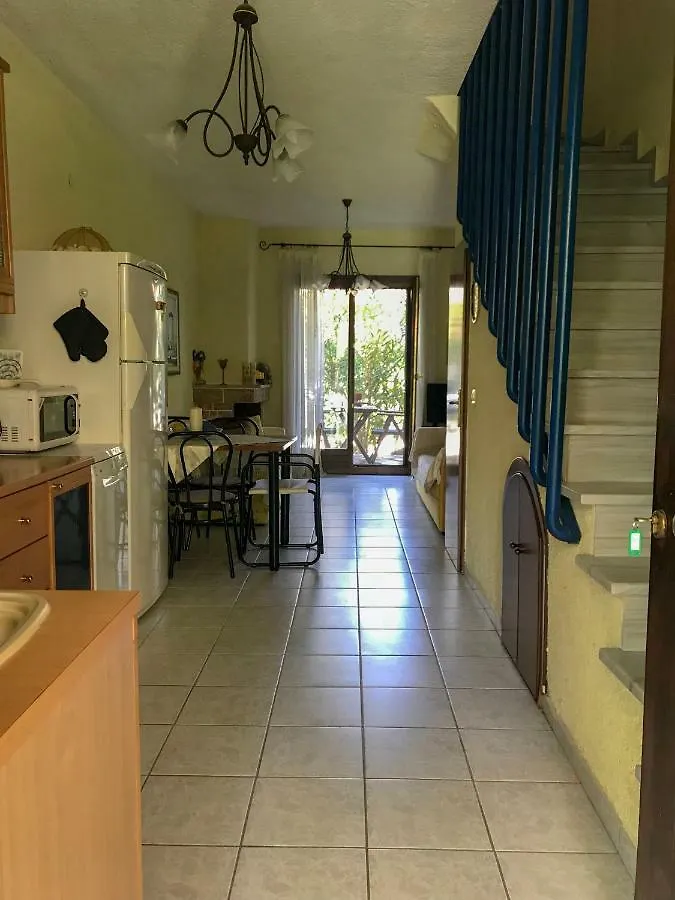 Beachside House Siviri 0*,